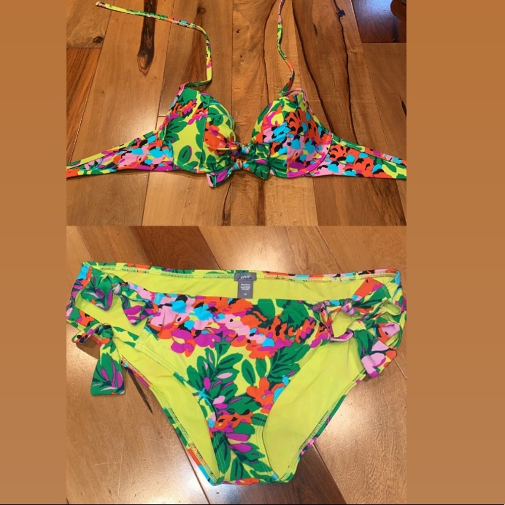 AERIE FLORAL HIPSTER BOW BOTTOM + BLACK CLASP TOP